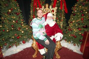 Kendall Schmidt Instagram - Happy Holidays!

@bigtimerush 

Couldn’t find Santa’s IG