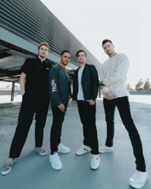 Kendall Schmidt Instagram - A little known fact about @bigtimerush is that we all have very long legs. We might be the longest legged band there is. We are very proud of that. And also very proud of our new song/video “Not Giving You Up” so make sure you check that out.
LINK IN BIO