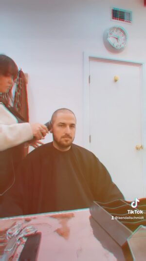 Kendall Schmidt Instagram - It’s a wrap on my hair.

💈- Jean @hair4stars