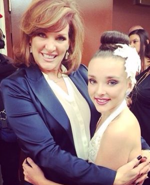 Kendall Vertes Instagram - Happy birthday to my superwoman🩷 you make life so much easier and I cannot be more thankful. My role model, bestfriend, biggest fan, and the best dancemom. I love you to the moon and back🤍