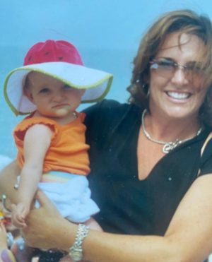 Kendall Vertes Instagram - Happy birthday to my superwoman🩷 you make life so much easier and I cannot be more thankful. My role model, bestfriend, biggest fan, and the best dancemom. I love you to the moon and back🤍