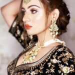 Kenisha Awasthi Instagram - Playing dress up on the daily😁 #kenishaawasthi #contentcreator #socialmediainfluencer #indianyoutuber #digitalcreatoroftheyear #hazeleyedbeauty #bestoftheday #everydayindia #everydayphenomenal #maangtikka #emroiderywork #festivewear #lovethislook #loveandlight #kenishaawasthiapp