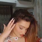 Kenisha Awasthi Instagram - This look is love 💘 #kenishaawasthi #reeloftheday #punjabifolk #socialmediainfluencer #contentcreator #indianwebactor #reelitin #reelygood #indianyoutuber #sareelove #sareefashion #bindilove #tgis #sundayvibes #subdayfunday #stilletonails #lovethislook
