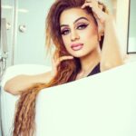 Kenisha Awasthi Instagram - Hazel symmetric. #kenishaawasthi #kenisha_awasthi #kenishaawasthiapp #glamorousdiva #craigdavid #rnbfans #rnbsoul #musicatitsbest #rendezvous #glamstagram #digitalcreatoroftheyear #indianinfluencer #indianyoutuber #hazeleyedbeauty #stilletonails #nailartaddict #loveandlight #hazeleyed