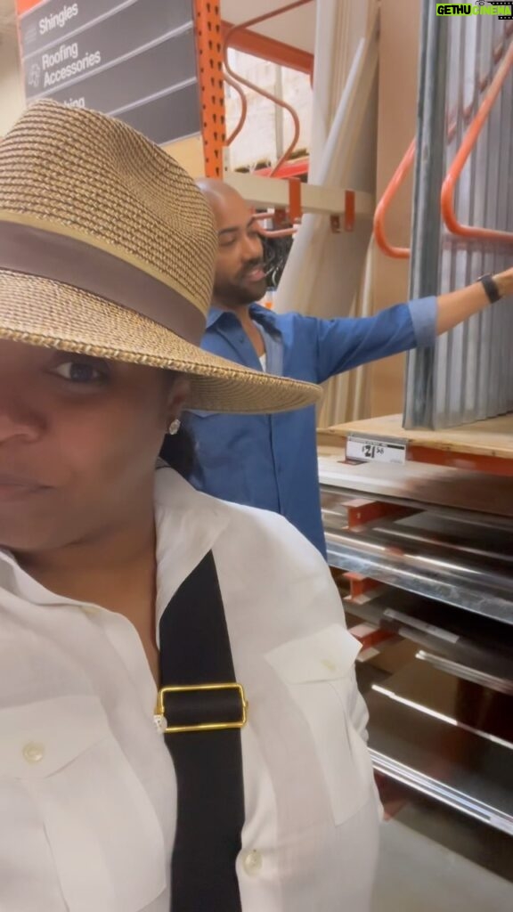 Keshia Knight Pulliam Instagram - Pray for me!!! Does anyone else’s husband decide to build something with NO plans, design or instructions?!?! Lawd… I will keep you guys posted on this new chicken coop. 🤦🏾‍♀️😂🙏🏾