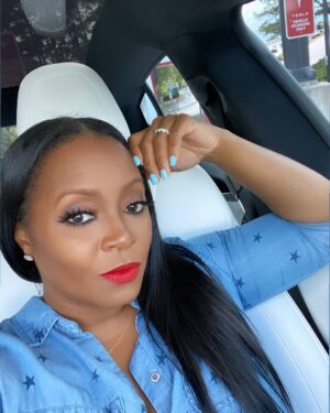 Keshia Knight Pulliam Instagram - Just patiently waiting for a charge… Figured I should capture this good light & amazing beat by @scoobiewest 🥰 #LipsAreChloePlusChristianCherry