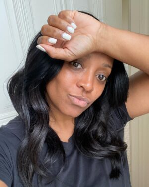 Keshia Knight Pulliam Instagram - Had a zoom meeting scheduled... prepared for the meeting did my hair & make up... All on my day off from filming!!

Then at the last minute the meeting was rescheduled... removed make up & then figured might as well take a selfie before I put these PJ’s back on 😂🤣😂