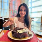 Ketaki Mategaonkar Instagram - #WowWeekend When my birthday was well spent last weekend! 🤍🤍With my two darlings.. @ashisharti. Wonderful day at @jwmarriotthotels. Superb food! Missing aai baba,Nehu, Vidu, deeps and Pete ! @ashisharti love you to the moon and back! 💜 JW Marriot,Pune