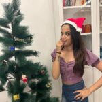 Ketaki Mategaonkar Instagram – Too much of holiday fever! 😛😘🌲 PC: mazi aaiiiiiiiii @suvarnamategaonkar