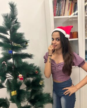 Ketaki Mategaonkar Instagram - Too much of holiday fever! 😛😘🌲 PC: mazi aaiiiiiiiii @suvarnamategaonkar