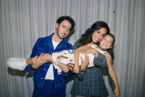 Kevin Jonas Instagram - Little birds ❤️