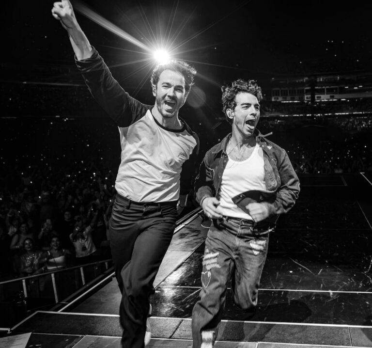 Kevin Jonas Instagram - Happy birthday @joejonas!! Go show him some love today!