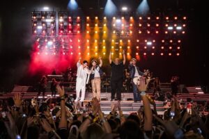 Kevin Jonas Instagram - OPENING NIGHT IN NYC!!! What a way to start THE TOUR with a little bit of rain, @bigrobs4real, @kirkfranklin, @jonbellion, and more!! Can’t wait to do it all again tonight 🔥