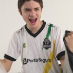 Kevin Vechiatto Instagram - SEGUE O VICE PORQUE O LÍDER DISPAROU 🤪 Com 100% de aproveitamento até agora, nossos dragões honram o manto e garantem a vaga para os play-offs! Agora ninguém para nóis, bora conquistar a vaga pro Major e o título da #BlastR6 🏆 #GoBD