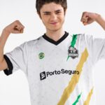 Kevin Vechiatto Instagram - Começa hoje o retorno do #BR6, campeonato de Rainbow Six, jogo que eu sou apaixonado desde pequeno e que represento como influenciador a @blackdragonsteam 🔥 Quer conhecer mais e torcer comigo? Twitch.tv/R6esportsBR Convido vocês para conhecer o meu mundinho dos games! #GOBD