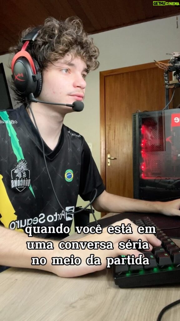 Kevin Vechiatto Instagram - Era uma vez uma call séria no Discord… até que TEM UM CARA ALÍ! 😂 #GoBD