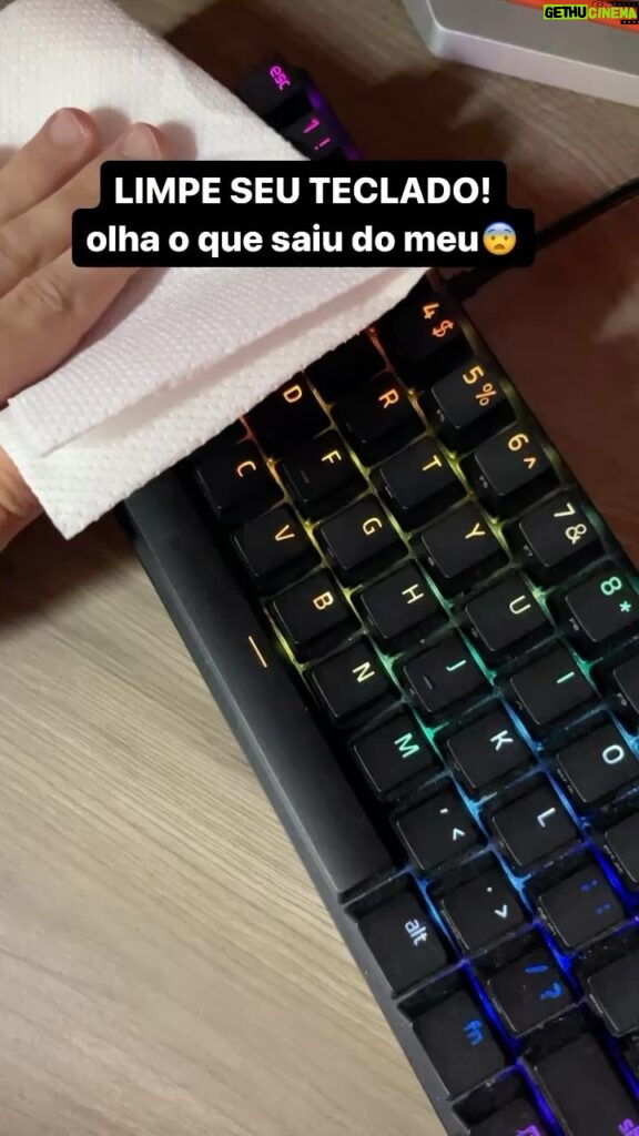 Kevin Vechiatto Instagram - marca ai seu amigo que precisa limpar o teclado hehehehe #viralbd