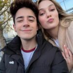 Kevsho Instagram - feliz cumpleaños a ella 💘 la mejor compañera que me pudo haber tocado, la mejor Allegra para Félix, la más graciosa, la más generosa y buena. siempre ayudándome, potenciándome, haciendo que vea cosas en mí que a veces ni yo puedo ver, alentándome para que confíe en lo que tengo para dar. soy un afortunado de haberte cruzado y jamás voy a dejar de agradecerte por todo. te amo @domenechcaro