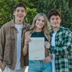 Kevsho Instagram - ES OFICIALLLLL 🚨 ENTRELAZADOS FUE RENOVADA PARA UNA SEGUNDA TEMPORADAAAAA y ya estamos filmando 🎬♥️ muy felices de seguir contando esta historia 🥺 qué les gustaría que pase en esta nueva temporada? @disneyplusla nos volvemos a encontrar ⏳