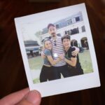 Kevsho Instagram - un pokito del back de entrelazados ⏳ 1. después d grabar una escena del cap 2 y último día de rodaje del 2020 2. habitación de félix 3. mis compas 💘 4. detalle de los rulos de félix 5. ropa de félix 6. último día d rodaje en casa sharp con el dire @nicksilbert 7. sofia y félix en eleven o’clock 8. serotonina en cd room 9. romy maquillando a carito 10. hoy en mi depto viendo la serie vayan a disney+ a verla porque está épica y no lo digo porque actúo yo ahre