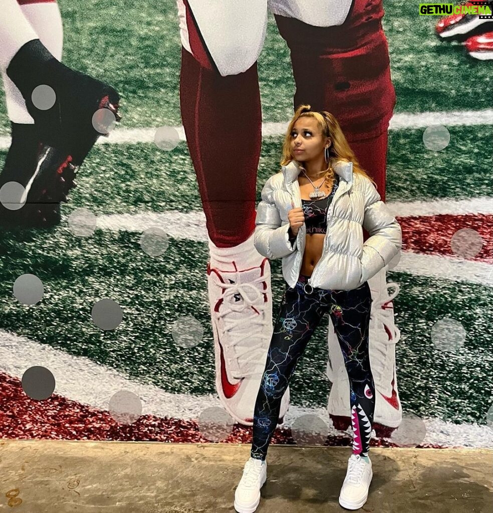 Khamyra Sykes Instagram - Got a lot but I want it all…Rise 🆙 today was 🔥 let’s gooo @atlantafalcons @collabcrib Mercedes-Benz Stadium