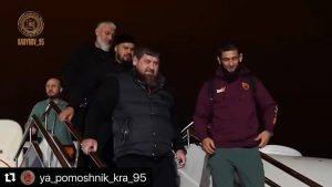 Khamzat Chimaev Instagram - @ya_pomoshnik_kra_95 АЛЛАХ1 РЕЗ ХИЙЛ ХЬУН ДАЛ СИЙ ДОЙЛ ХЬА ВАША ☝🏼🤲🏼🤝
