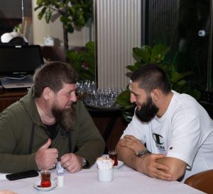 Khamzat Chimaev Instagram - @ya_pomoshnik_kra_95 ДАЛ СИЙ ДОЙЛ ХЬА ВАША ЛУЧШИЙ 🤝☝🏼🤲🏼