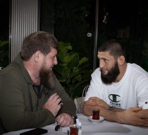 Khamzat Chimaev Instagram - @ya_pomoshnik_kra_95 ДАЛ СИЙ ДОЙЛ ХЬА ВАША ЛУЧШИЙ 🤝☝🏼🤲🏼