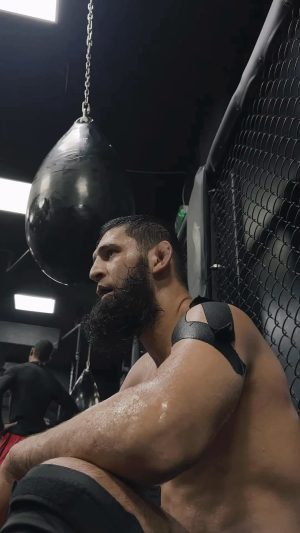 Khamzat Chimaev Instagram - Hard work @tkmmafit 🤝