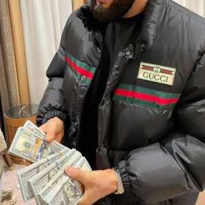 Khamzat Chimaev Instagram - Люди уходят из нашей жизни тогда, когда мы в них нуждаемся и приходят тогда, когда они нам уже безразличны. Västerås, Sweden