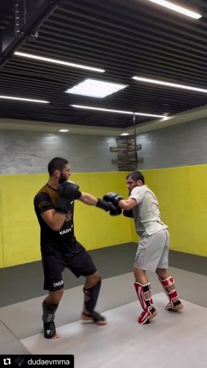 Khamzat Chimaev Instagram - @dudaevmma Следующий спарринг с борьбой будет 🤣