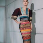 Khemanit Jamikorn Instagram - 𝐀 𝐉𝐎𝐁 𝐈𝐒𝐍’𝐓 𝐉𝐔𝐒𝐓 𝐀 𝐉𝐎𝐁. 𝐈𝐓’𝐒 𝐖𝐇𝐎 𝐘O𝐔 𝐀𝐑𝐄. 💚💛🧡❤️🩷🩵💙💜💖 . . . #ทำงานที่เรารักกันค่ะ #panpaninworkpoint #panpanworkmode ✌🏻 @pitchaclothier @glintzjewelry @kokodanger @powerthanat