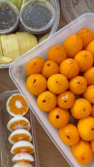 Khemanit Jamikorn Instagram - ชื่นใจ @polamairiang 🧡 
.
.
.
#panpanhappyday 🍊🍏🍎🍒🍑🥝🍅🍈🍋🍊🥭