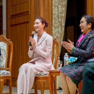 Khemanit Jamikorn Instagram - เป็นเกียรติอย่างยิ่งที่ได้มีโอกาสเป็นส่วนหนึ่งในกิจกรรมของ
กองทัพไทย ที่มุ่งเน้นการเพิ่มโอกาส ส่งเสริม และ ยกระดับความสามารถของนายทหารหญิง เพื่อเป็นแนวทางในการเจริญเติบโตในกาารทำงานต่อไปค่ะ ได้ร่วมพูดคุยในหัวข้อ 
#การพัฒนาศักยภาพของนายทหารหญิงของกองทัพไทย ค่ะ 
ทุกๆคนมีศักยภาพในตัวเองมากมาย ขอให้เชื่อมั่นในตัวเอง เห็นคุณค่าในตัวเรา และ มีจิตใจที่แข็งแรงในการไปให้ถึงสิ่งที่ตั้งใจนะคะ 👍🏻🙏🏻🩷 
ดีใจมากๆที่ได้เจอ พี่อ้อย พี่อ๋อย และ พี่เดียร์ ผู้หญิงเก่งทั้งสามท่านค่ะ💖👍🏻✨😄
.
.
.
#แพนแพนเรื่องราวดีดี #youknowwhatimwearing 🩷