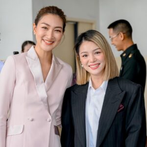 Khemanit Jamikorn Instagram - เป็นเกียรติอย่างยิ่งที่ได้มีโอกาสเป็นส่วนหนึ่งในกิจกรรมของ
กองทัพไทย ที่มุ่งเน้นการเพิ่มโอกาส ส่งเสริม และ ยกระดับความสามารถของนายทหารหญิง เพื่อเป็นแนวทางในการเจริญเติบโตในกาารทำงานต่อไปค่ะ ได้ร่วมพูดคุยในหัวข้อ 
#การพัฒนาศักยภาพของนายทหารหญิงของกองทัพไทย ค่ะ 
ทุกๆคนมีศักยภาพในตัวเองมากมาย ขอให้เชื่อมั่นในตัวเอง เห็นคุณค่าในตัวเรา และ มีจิตใจที่แข็งแรงในการไปให้ถึงสิ่งที่ตั้งใจนะคะ 👍🏻🙏🏻🩷 
ดีใจมากๆที่ได้เจอ พี่อ้อย พี่อ๋อย และ พี่เดียร์ ผู้หญิงเก่งทั้งสามท่านค่ะ💖👍🏻✨😄
.
.
.
#แพนแพนเรื่องราวดีดี #youknowwhatimwearing 🩷