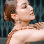 Khemanit Jamikorn Instagram - Make everyday beautiful💛🧡🤎 . . . #panpanworkmode #panpanhappyday #panpaninworkpoint @longchampth @benela_fashionmaker @kindjewelry.official @kokodanger @powerthanat 🤍🧡🤎👍🏻🌞