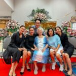 Khemanit Jamikorn Instagram - กอดๆๆๆๆส่งพลังให้ มะม๊า พี่เอ และ ครอบครัวนะคะ 🤍🤍🤍🙏🏻 . . . พวกเรารักแนนนี่ค่ะ @a_tiwakorn 🤍🩵 @nateethep @mommy.pam.pam.pam @saksoonthorn_rise @putteros @patchapatchaa @ingomojo 🩵