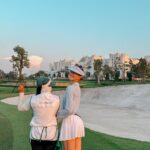 Khemanit Jamikorn Instagram - Golf is not just the sport . It is a way of life. ⛳️ ทางเดียวกัน แต่ไม่มีใครเดินเหมือนกัน วิธีการแก้ปัญหาต่างกัน ทุกครั้งต้องอยู่กับตัวเอง ให้กำลังใจตัวเอง แต่ที่เหมือนกันคือเราทุกคนจะตั้งใจไปให้ถึงจุดหมายอย่างดีทีสุด ”กอล์ฟ“ มีเรื่องราวระหว่างทางมากมายที่เราต้องเรียนรู้ และ เข้าใจ เหมือนชีวิตเราที่หาคำตอบได้ไม่รู้จบ …. แต่วันนี้จบที่เราเรียนรู้กับกีฬานี้มากขึ้น สนุกมากขึ้น และเราได้ใช้ช่วงเวลาดีดีในสนามด้วยกัน ส่งกำลังใจด้วย👍🏻 และ รอยยิ้ม😃 #คุ้มค่าที่สุดค่ะ ✨ . . . #panpangolffamily @robinswoodgolfclub #Robinswoodgolfclub #Reignwoodpark #nonstopgolfgang #panpanfamily #panpancakelovegolf 🏌🏻‍♀️⛳️✌🏻😃 Robinswood Golf Club