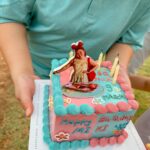 Khemanit Jamikorn Instagram - Birthday Girl @ingomojo 🎂🩷✨⛳️🏌🏻‍♀️ เรื่องดีดีของวันนี้คือ Surpriseมิกิสำเร็จ👍🏻 รอบนี้surpriseกันในสนามกอล์ฟไปเล้ย😍 ขอให้มิกิแข็งแรง healthy มีความสุข มีพลังทำสิ่งดีดีทุกวันน้า👍🏻✨🌞 #น้องคือความสดใสของพวกเรา 🩵💖😄 𝐋𝐎𝐕𝐄 𝐘𝐎𝐔🥳 เค้กสุดอร่อย @snpcakestudio ตาม𝚁𝚎𝚏เป๊ะๆน่ารักมาก ขอบคุณนะคะ หอบหิ้วจากกรุงเทพมาก็ยังสวยเป๊ะเหมือนเดิม👍🏻🎂😄 รสชาตินั้นก็อร่อยมากมายค่ะ💖 . . . ☆☆☆ในส่วนของการตีวันนี้😝🫠😮‍💨 ไม่ได้ซื้อ𝚏𝚊𝚒𝚛𝚠𝚊𝚢มาอีกแล้ว ซ้ายขวาๆ หาลูกแทบไม่เจอ555 ตีไม่ได้ดังใจไม่ต้องโทษใคร ยิ้งไว้แล้วไปต่อค่ะ 💪🏻👌🏻 #นี่แหละความสนุก #แก้ปัญหากันตลอดทาง 👱🏼‍♀️😝👌🏻 ขอบคุณอากาศที่ถึงร้อนก็มีลมพัดให้ชื่นใจ😄👱🏼‍♀️🌤️ . . . #panpangolffamily #nonstopgolfgang #panpancakelovegolf 💚💛🧡❤️🩷🩵🤍 Mae Jo Golf Club And Resort