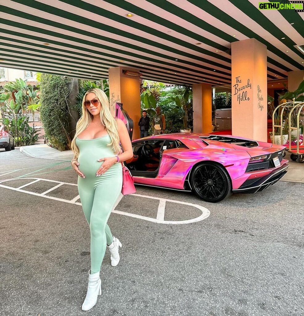 Khloë Terae Instagram - throwback to the iconic pink palace 🎀 The Beverly Hills Hotel