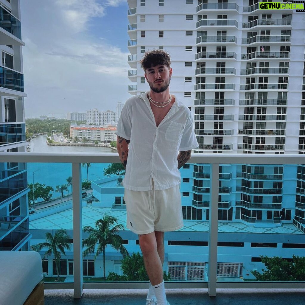 Kian Lawley Instagram - uwu I’m shy Miami, Florida