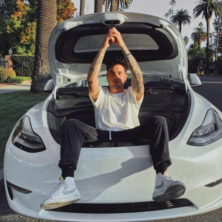 Kian Lawley Instagram - ur boy got a new whip 🚀