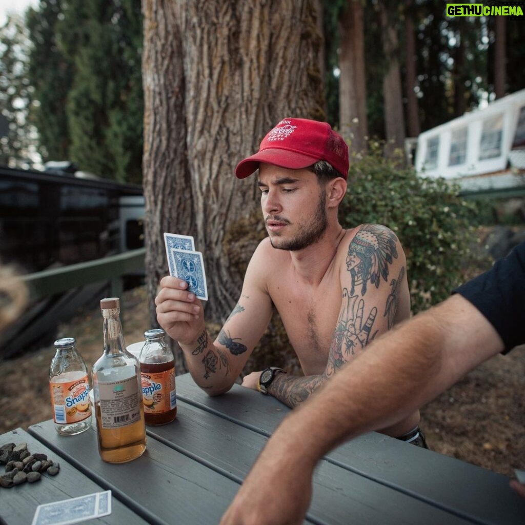 Kian Lawley Instagram - had to teach these guys a few lessons on poker last night ♥️♠️♦️♣️