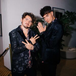 Kian Lawley Instagram - tag ur best friend in the comments 😋