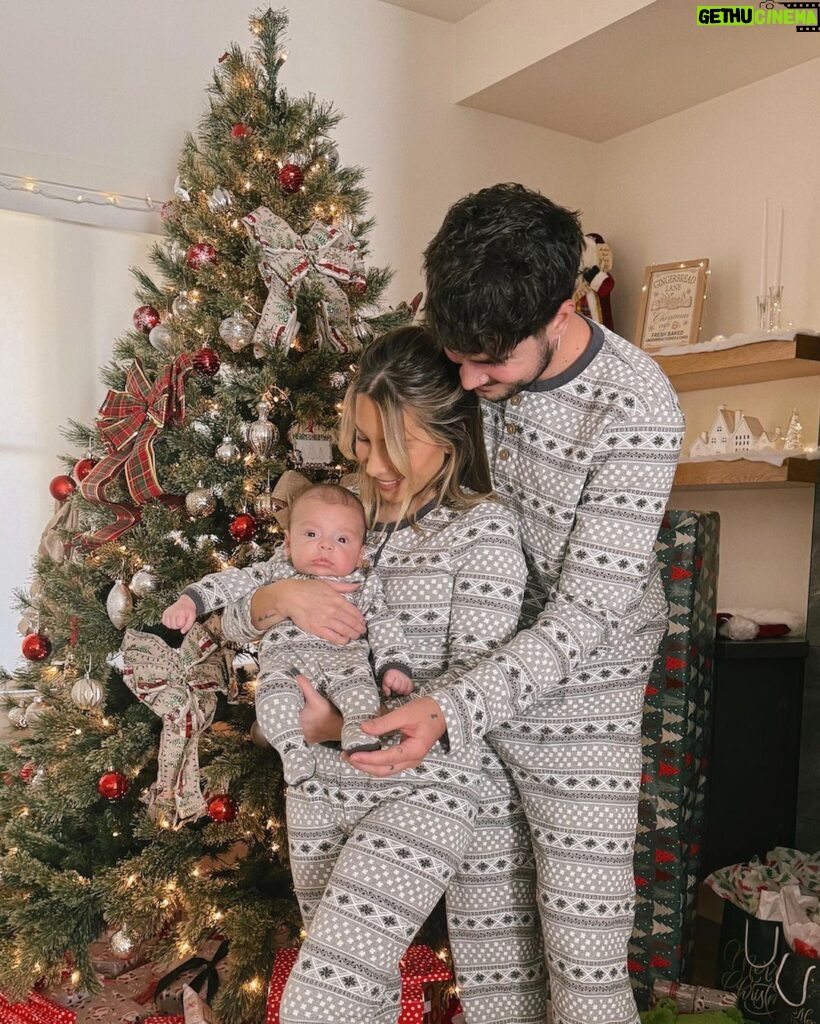 Kian Lawley Instagram - Our first family Christmas! 🎄✨🤍