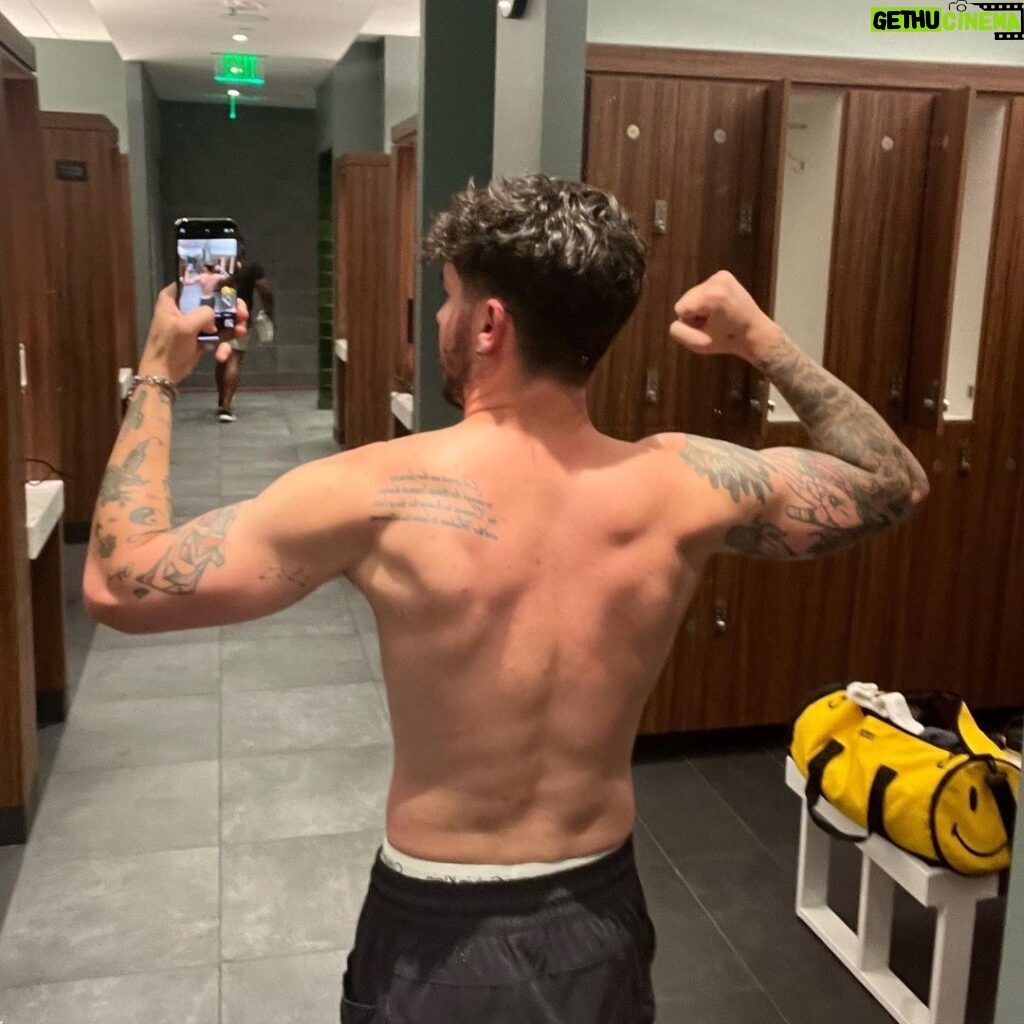 Kian Lawley Instagram - After 30 days, 30 protein shakes, 25+ gallons of water, 65+ meals, 56 eggs & no cheat days, i am finished. I gave myself a month to go hard and not make any excuses. Worked out every day, stuck to a strict diet and powered through all the mental/physical fatigue and bullshit tasteless meals. No alcohol, no soda, no fast food, limited sugar intake & 1 gallon/water daily. Gained around 4 lbs. of muscle and endless amounts of mental clarity. Getting in the gym and throwing my headphones on, became one of my favorite parts of the day. First pic is day 1 after breakfast - 168.0 lbs. 2nd pic is day 30 before post-workout shake/meal - 171.6 lbs. I want to do this again, but for now… McDonalds.