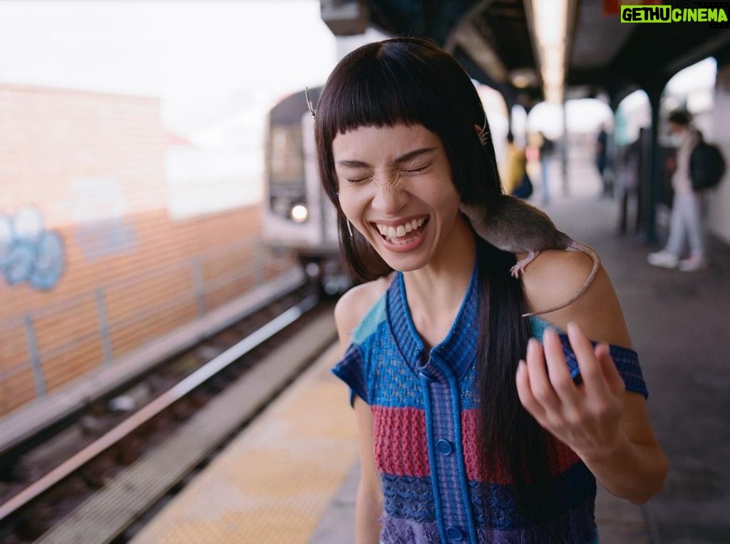 Kiko Mizuhara Instagram - ねずみのアニーと電車デート🚃❣️🐁 @kikokostadinov @heavn @asics shot by @johnyuyi ꔛ‬ꕤ*｡ﾟ @laura_deanna_fanning @avanope @marissabaklayan @marcelogutierrez @evaniefrausto