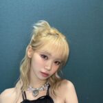 Kim Chae-won Instagram - 🖤🦢