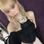 Kim Chae-won Instagram - 🖤🦢