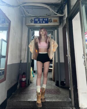 Kim Chae-won Instagram - EASY
